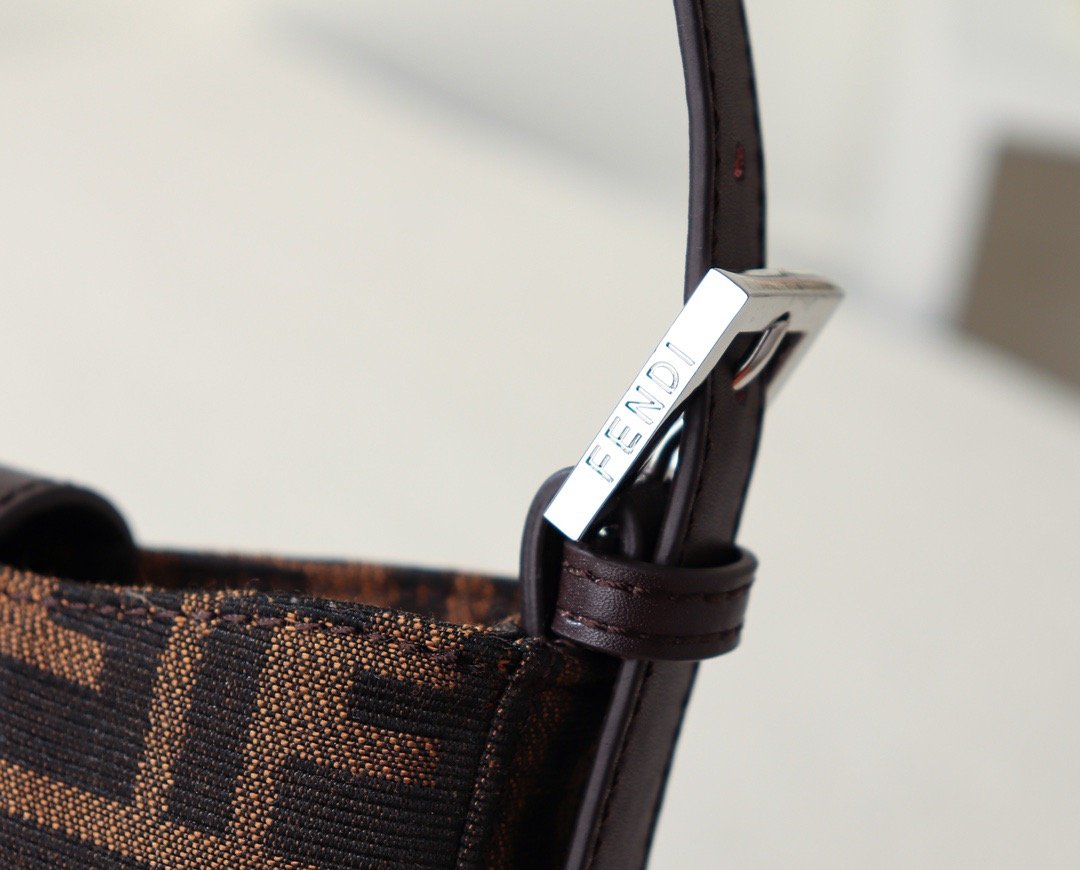 Luxury  Bags Fendi 099