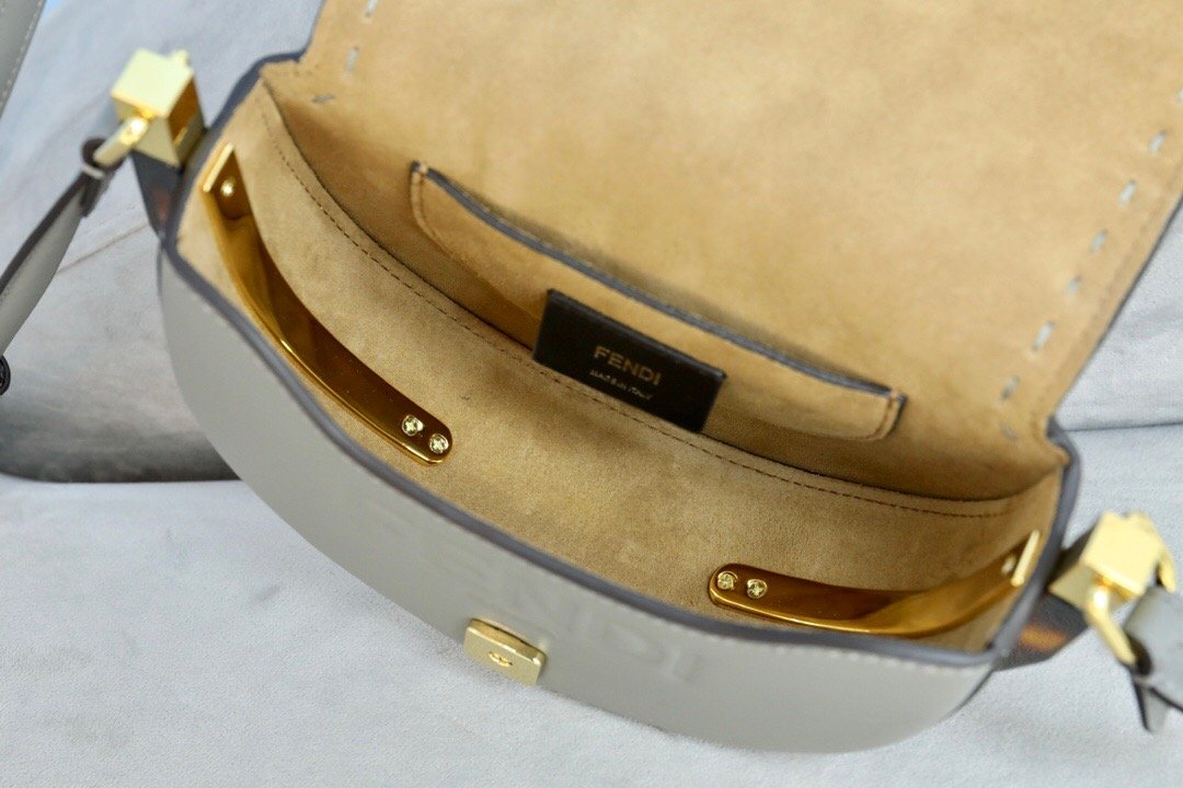 Luxury  Bags Fendi 056