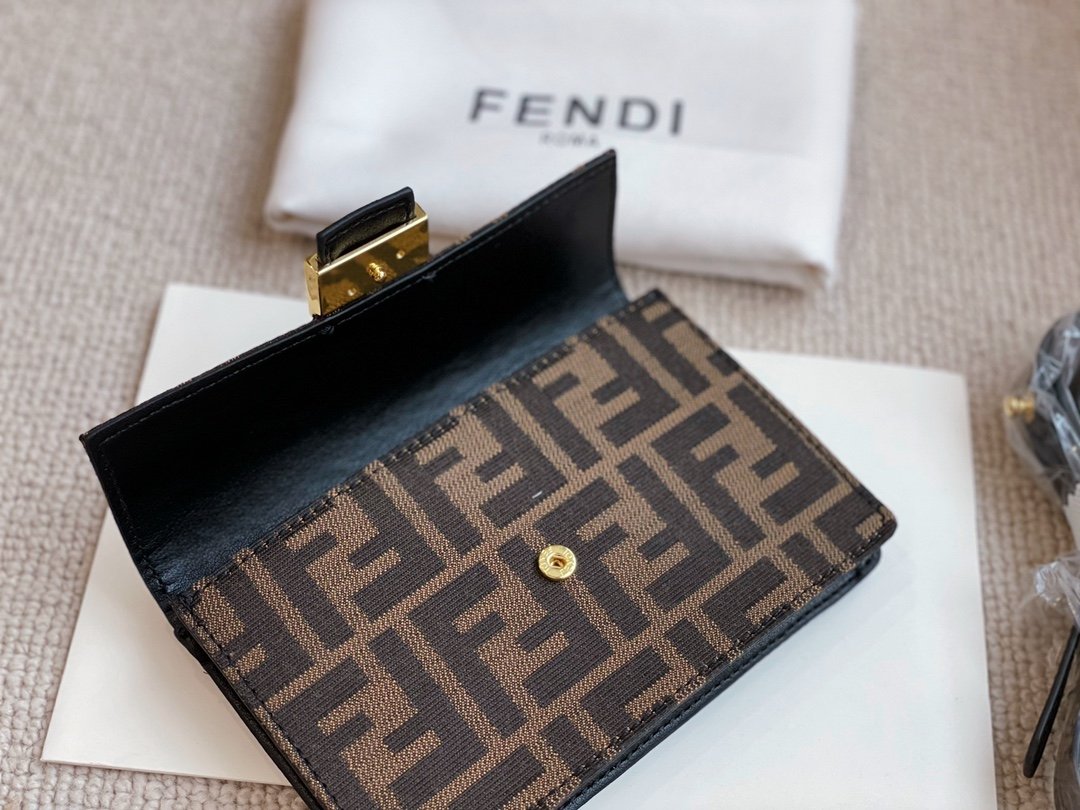 Luxury  Bags Fendi 130