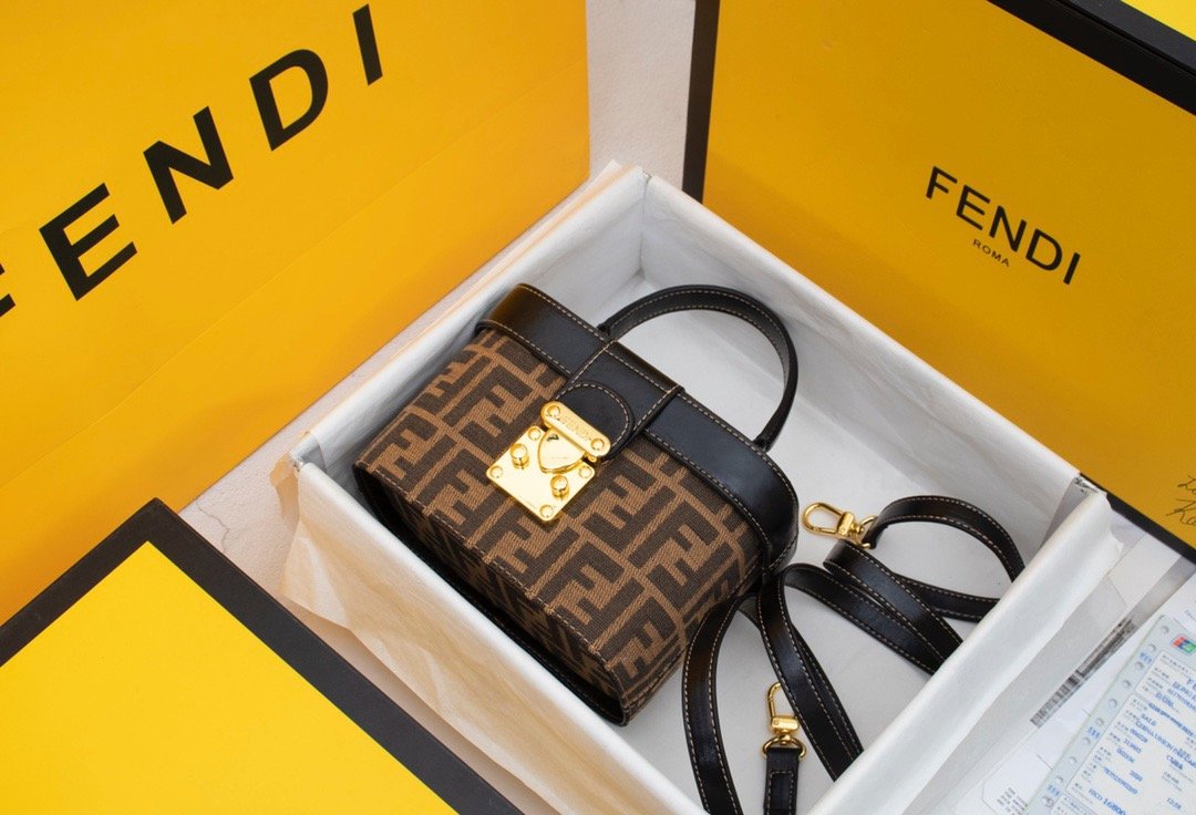 Designer Handbags Fendi 023