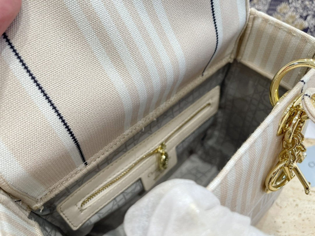 Luxury Handbags Christian Dior 330