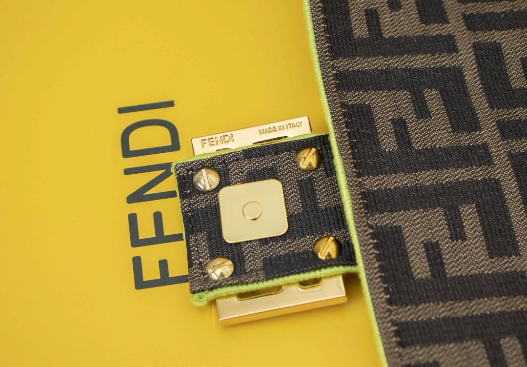 Designer Handbags Fendi 162