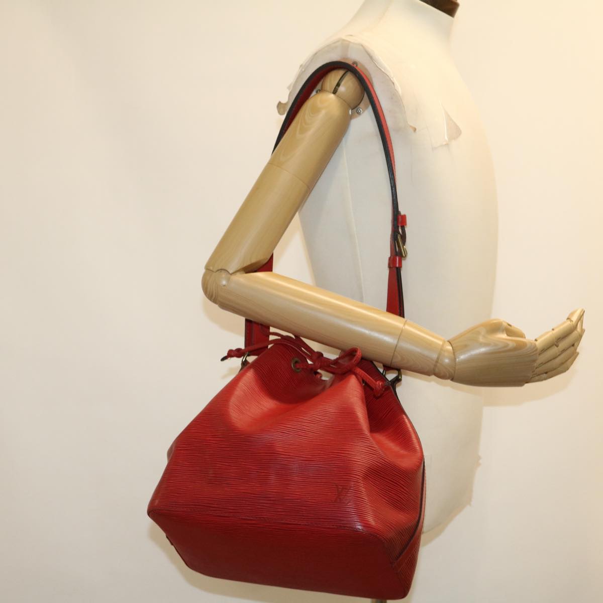 Louis Vuitton Red Leather Noe shoulder bag
