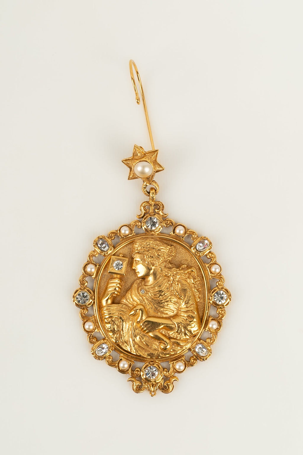 Boucle d'oreille Christian Dior Haute Couture circa 90