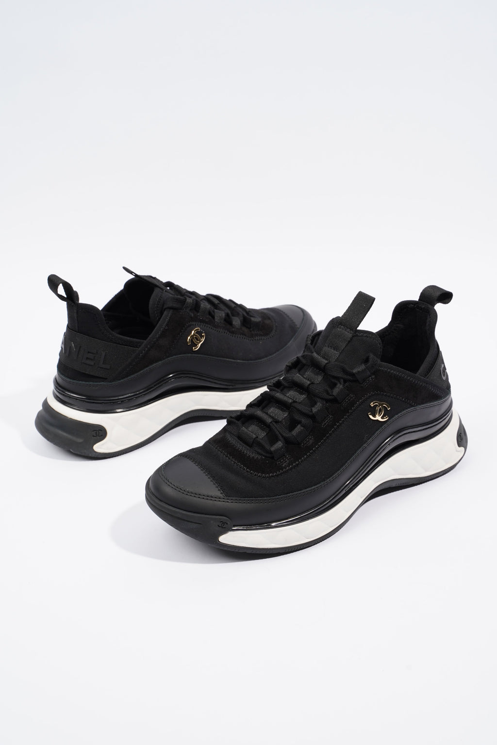 Chanel CC Logo Sneaker Black / White Fabric EU 39 UK 6