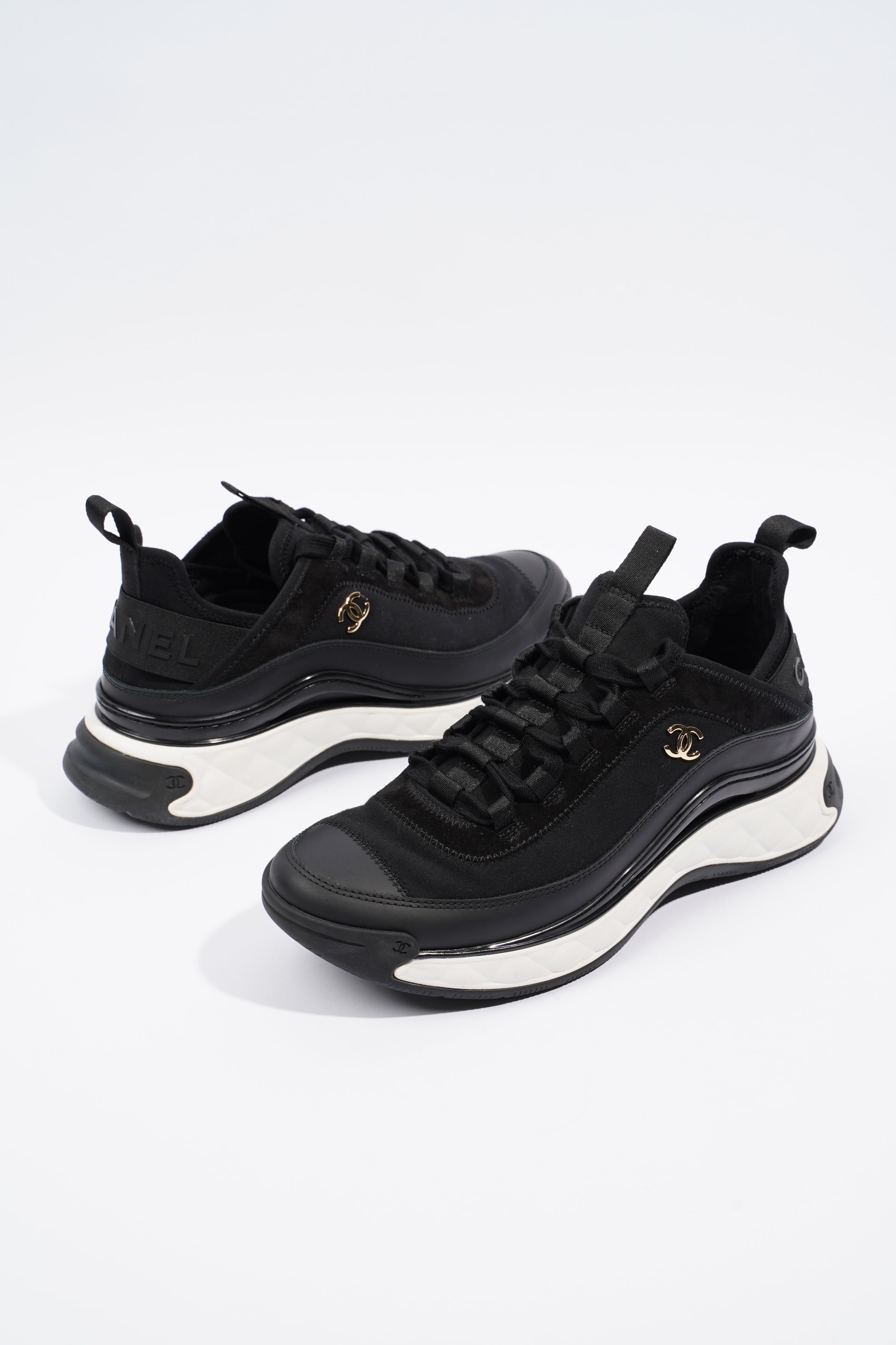 Chanel CC Logo Sneaker Black / White Fabric EU 39 UK 6