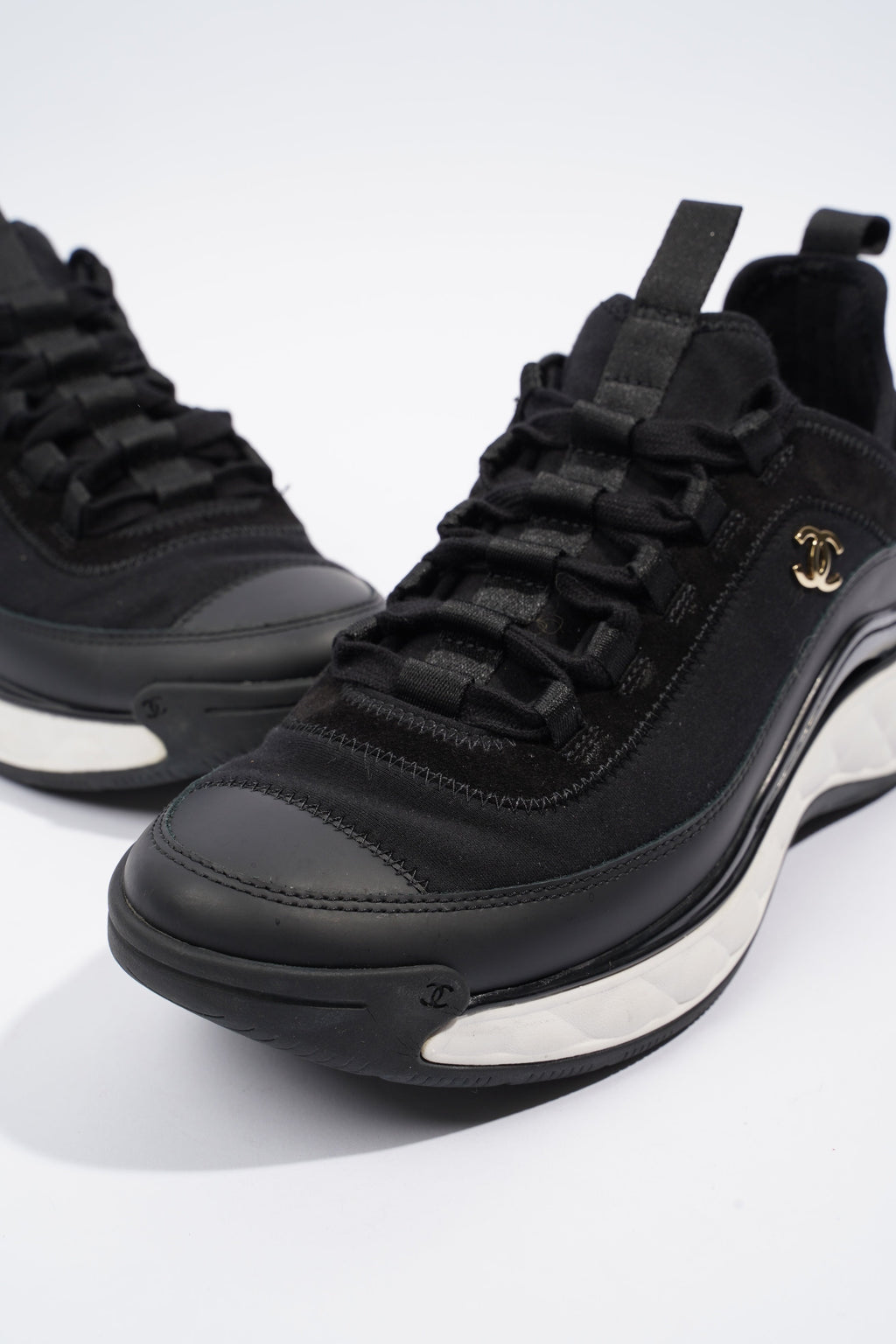 Chanel CC Logo Sneaker Black / White Fabric EU 39 UK 6