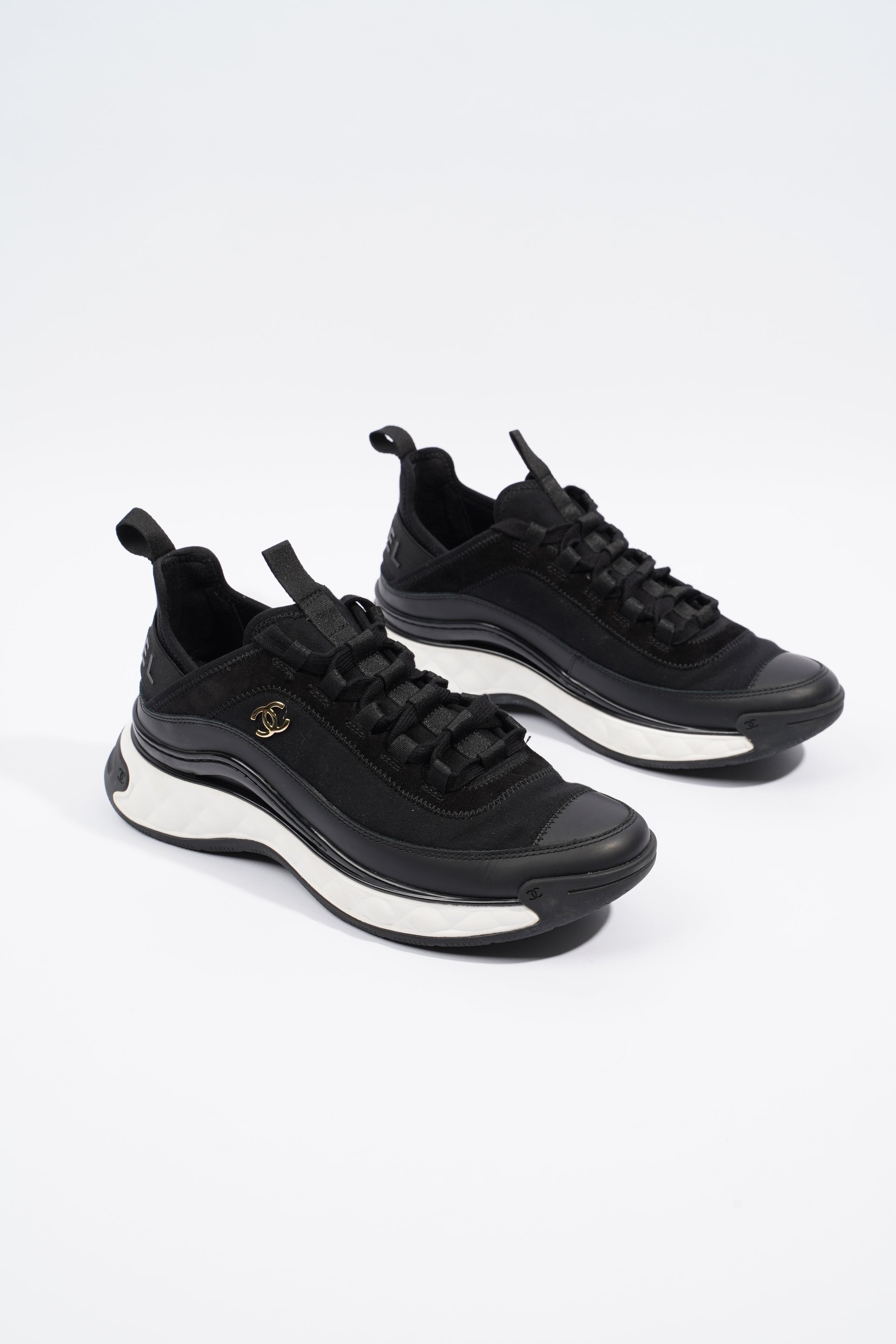 Chanel CC Logo Sneaker Black / White Fabric EU 39 UK 6
