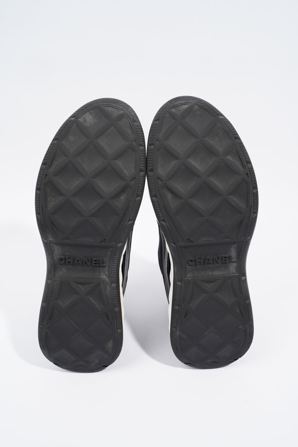 Chanel CC Logo Sneaker Black / White Fabric EU 39 UK 6