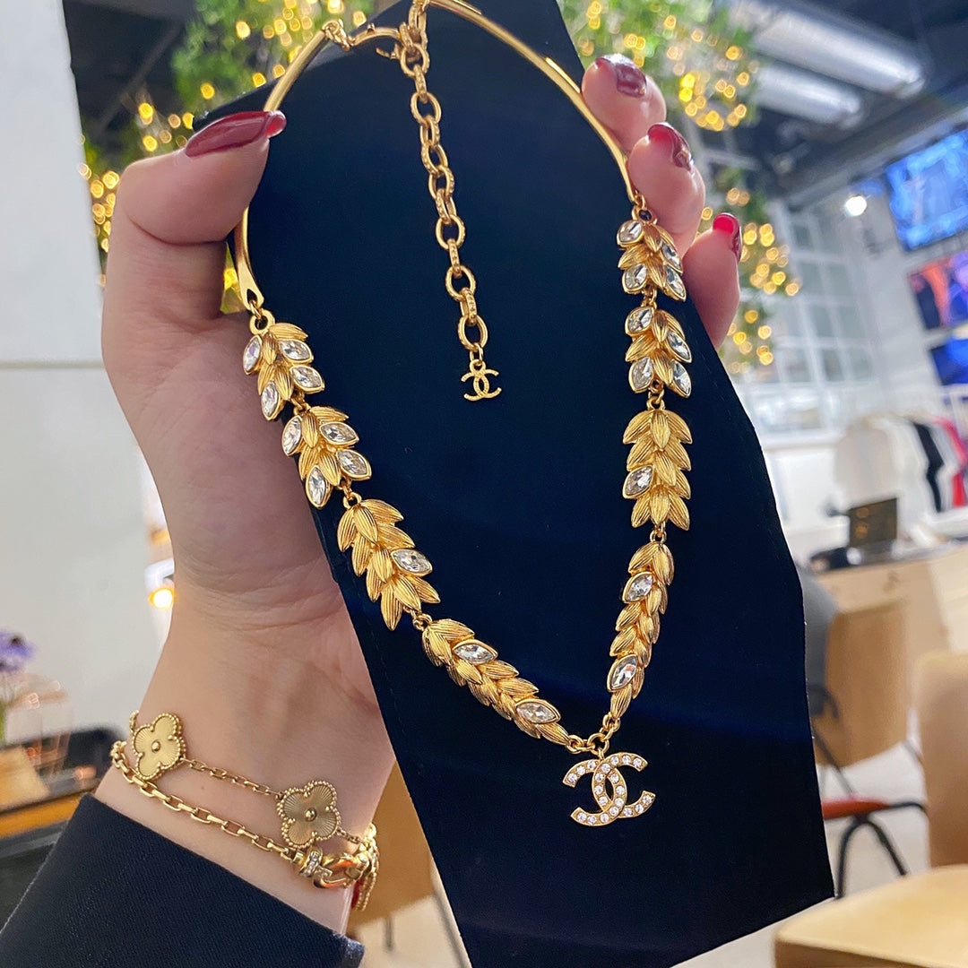 BG - Holiday Necklace chanel054