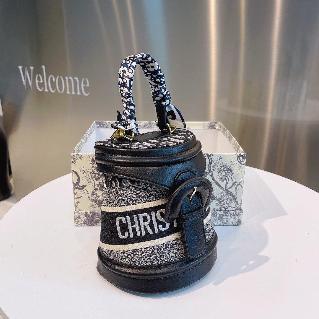 Luxury Handbags Christian Dior 312