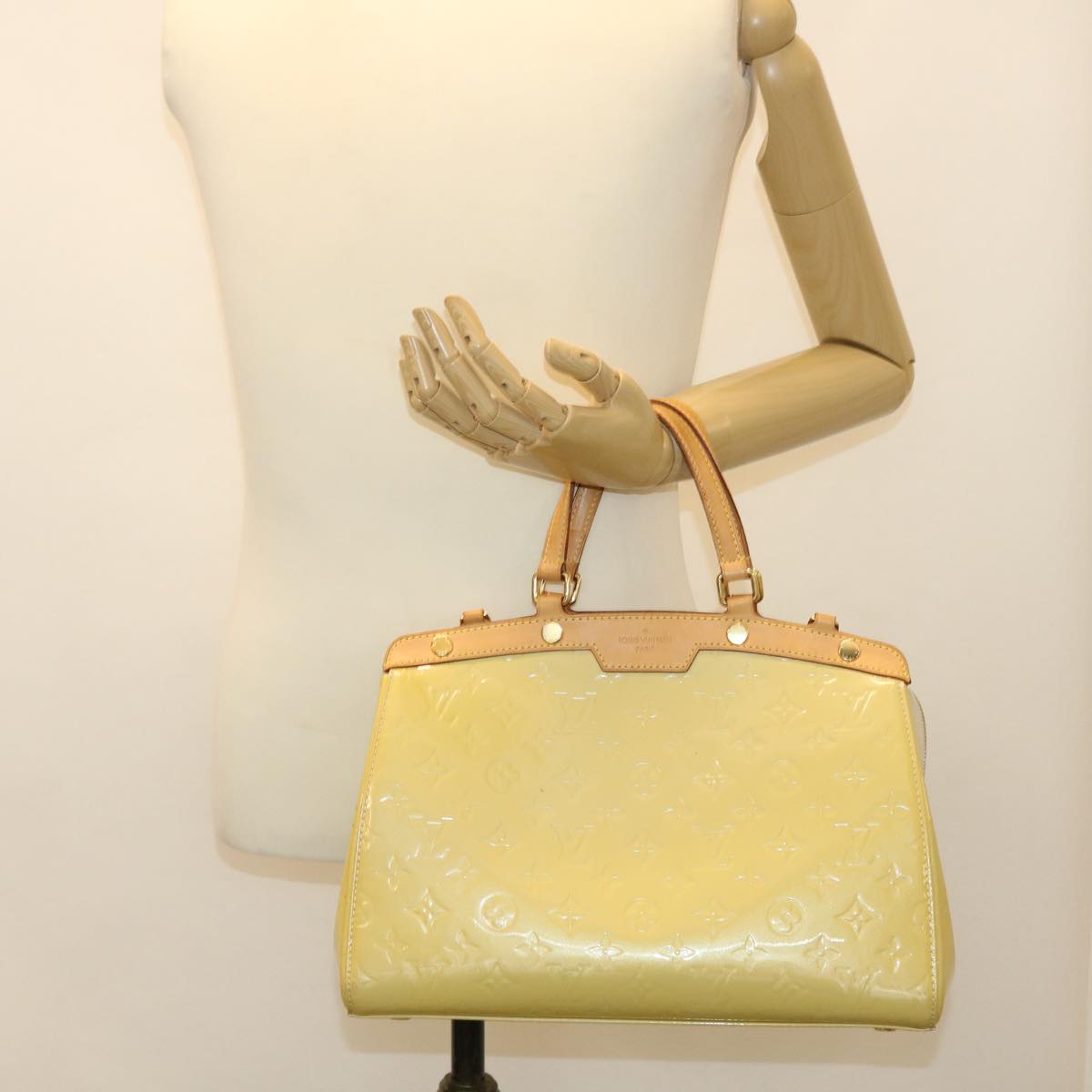Louis Vuitton Yellow Patent leather Brea shoulder bag