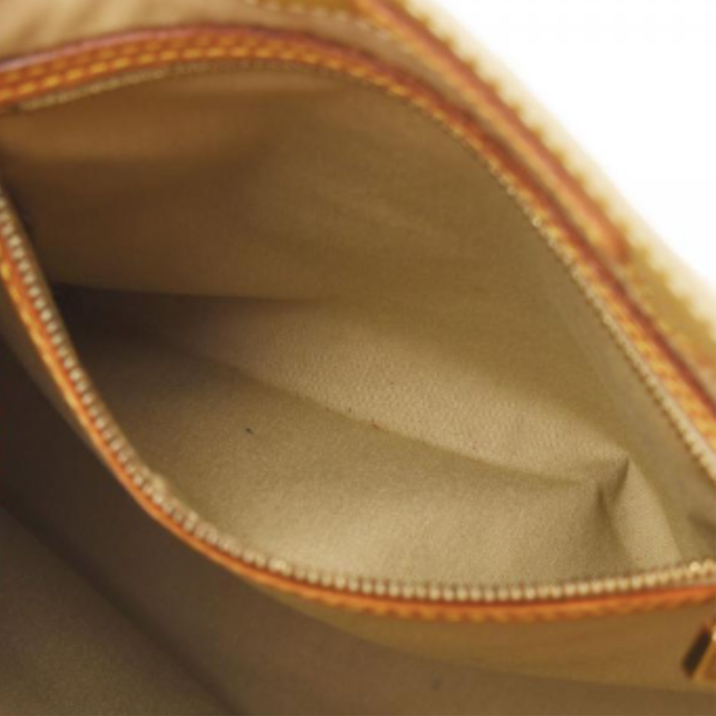 Louis Vuitton Beige Patent leather Reade handbag bag