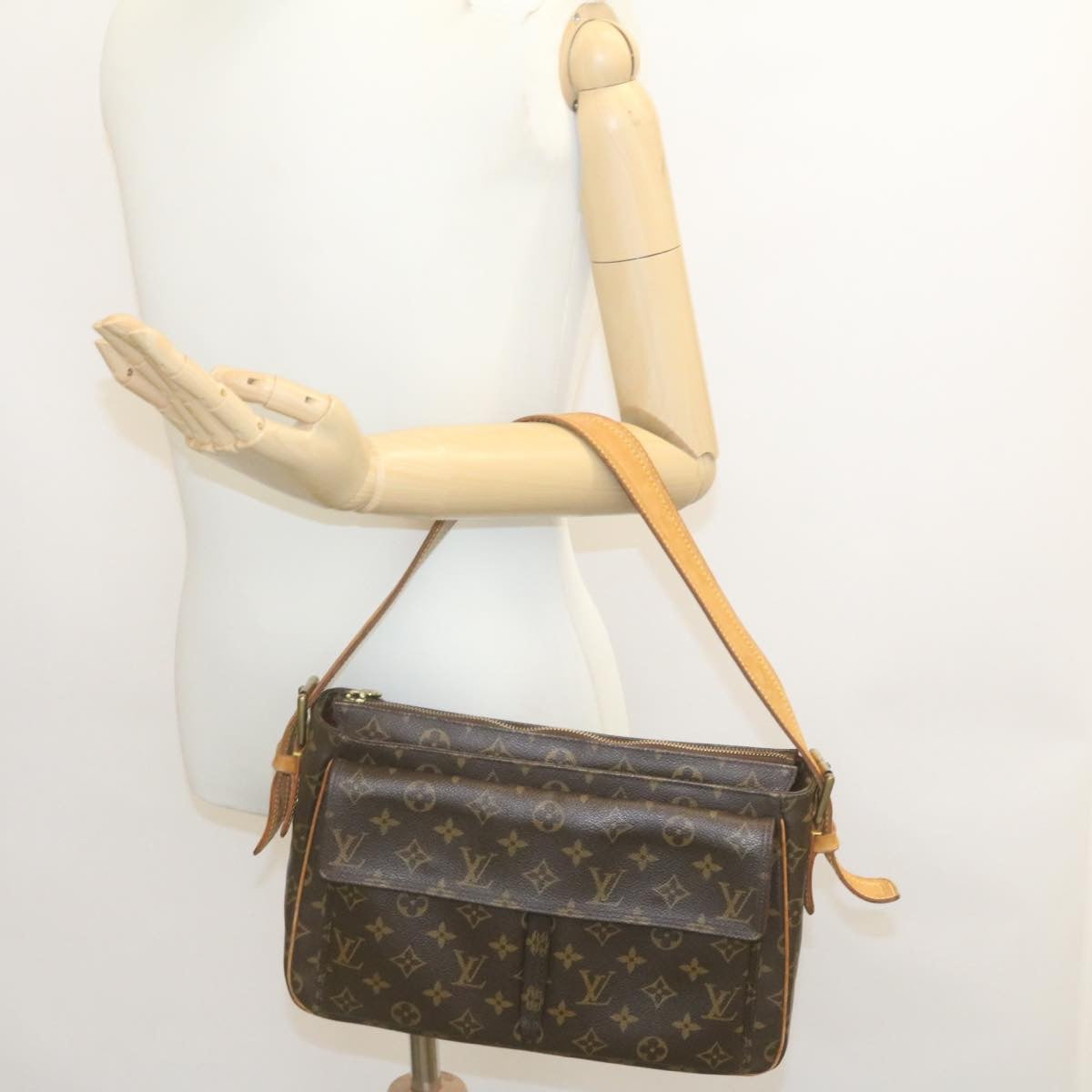 Louis Vuitton Gray Canvas Viva Cite shoulder bag