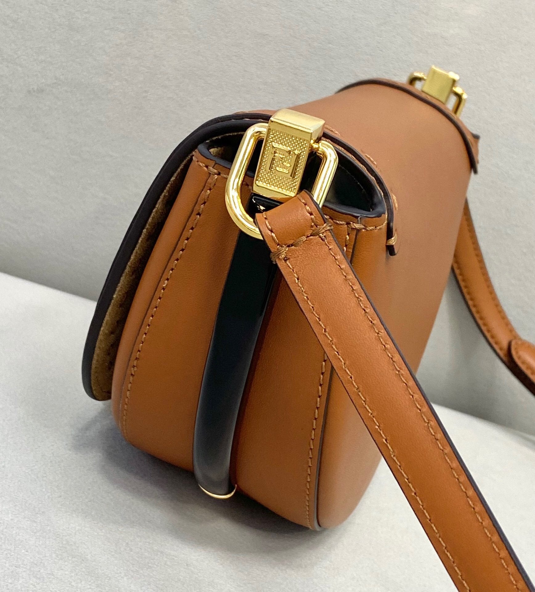 Designer Handbags Fendi 057