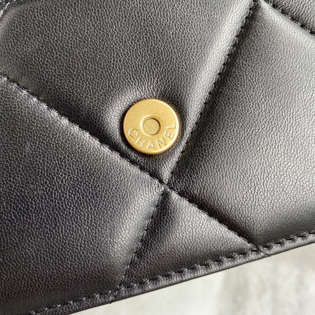 CHANEL 19 Flap Bag