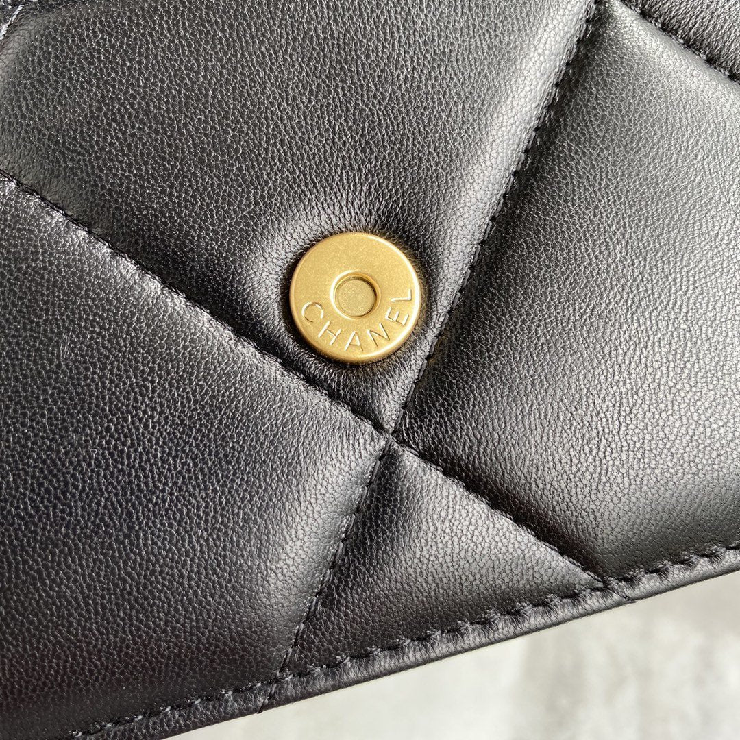 CHANEL 19 Flap Bag