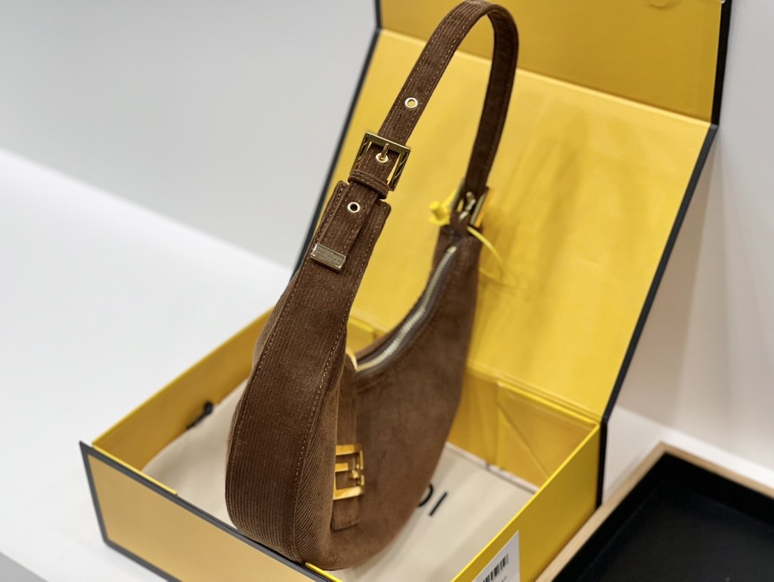 Luxury  Bags Fendi 200