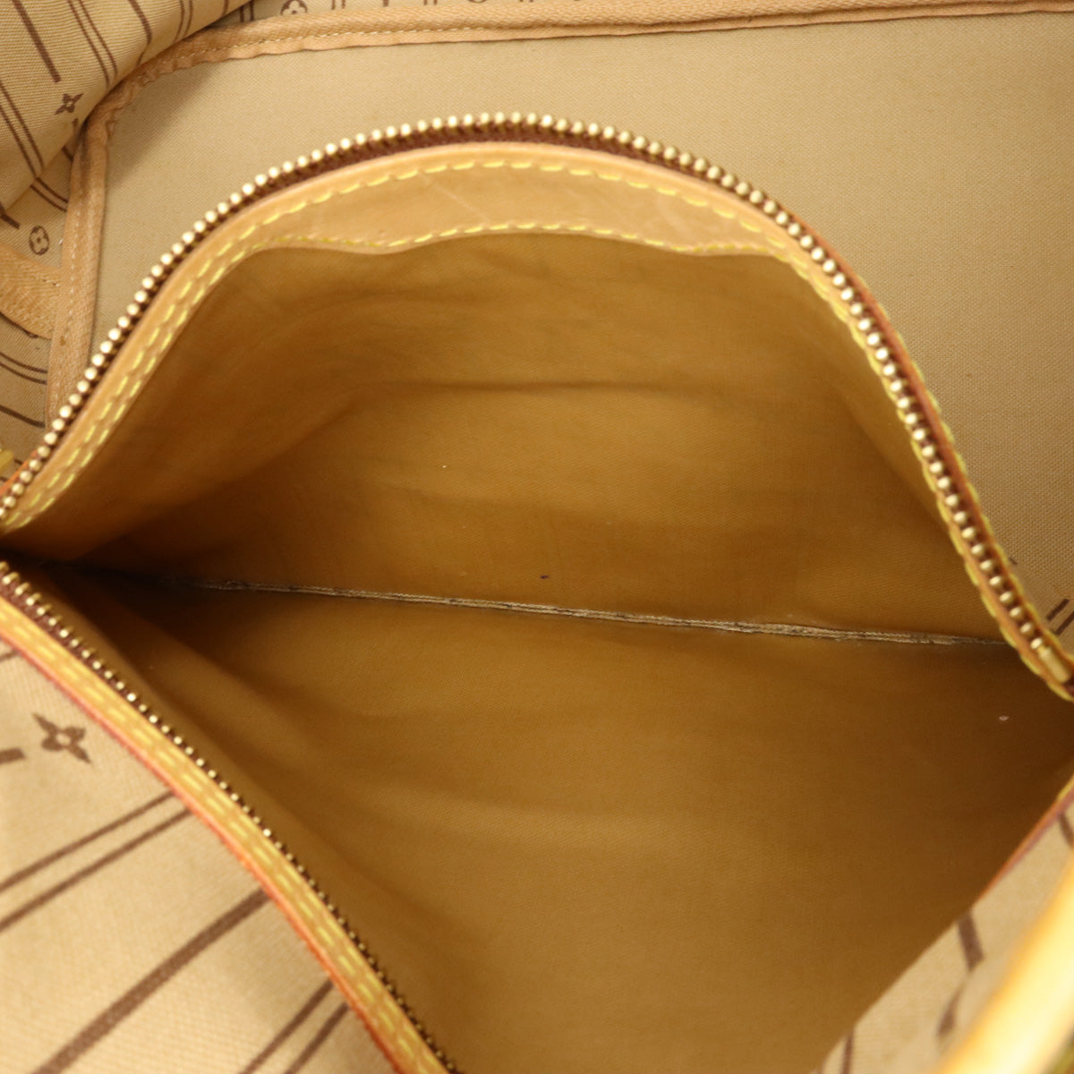 Louis Vuitton Monogram Neverfull MM Tote Bag M40156