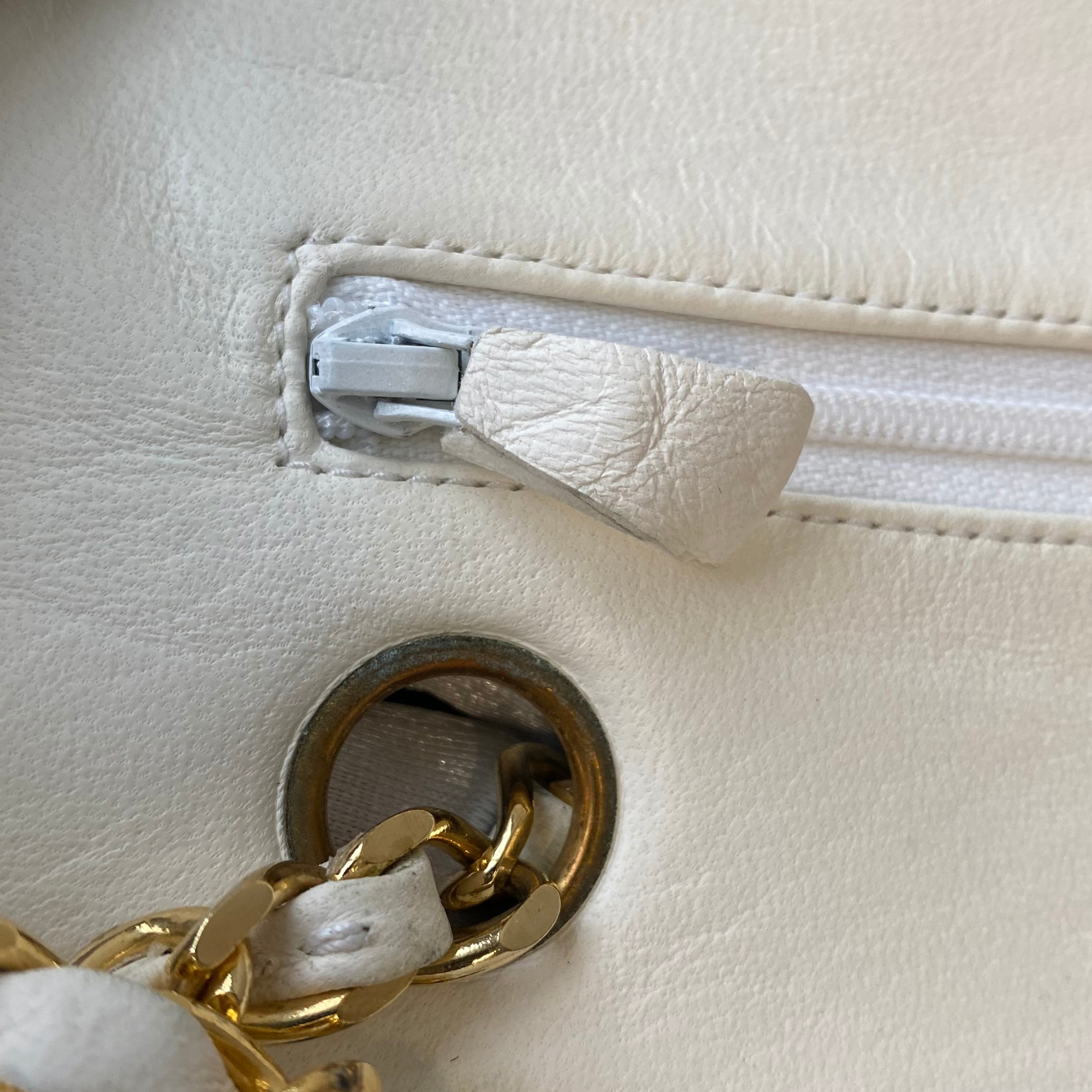 Chanel White Leather Double flap shoulder bag