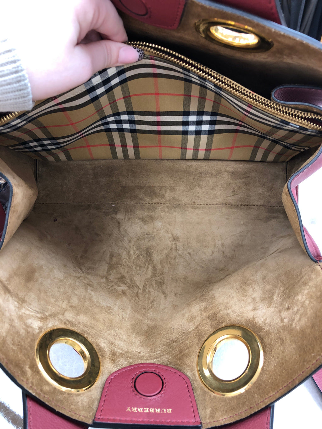 Crossbody Luxury Designer By Burberry  Size: Medium