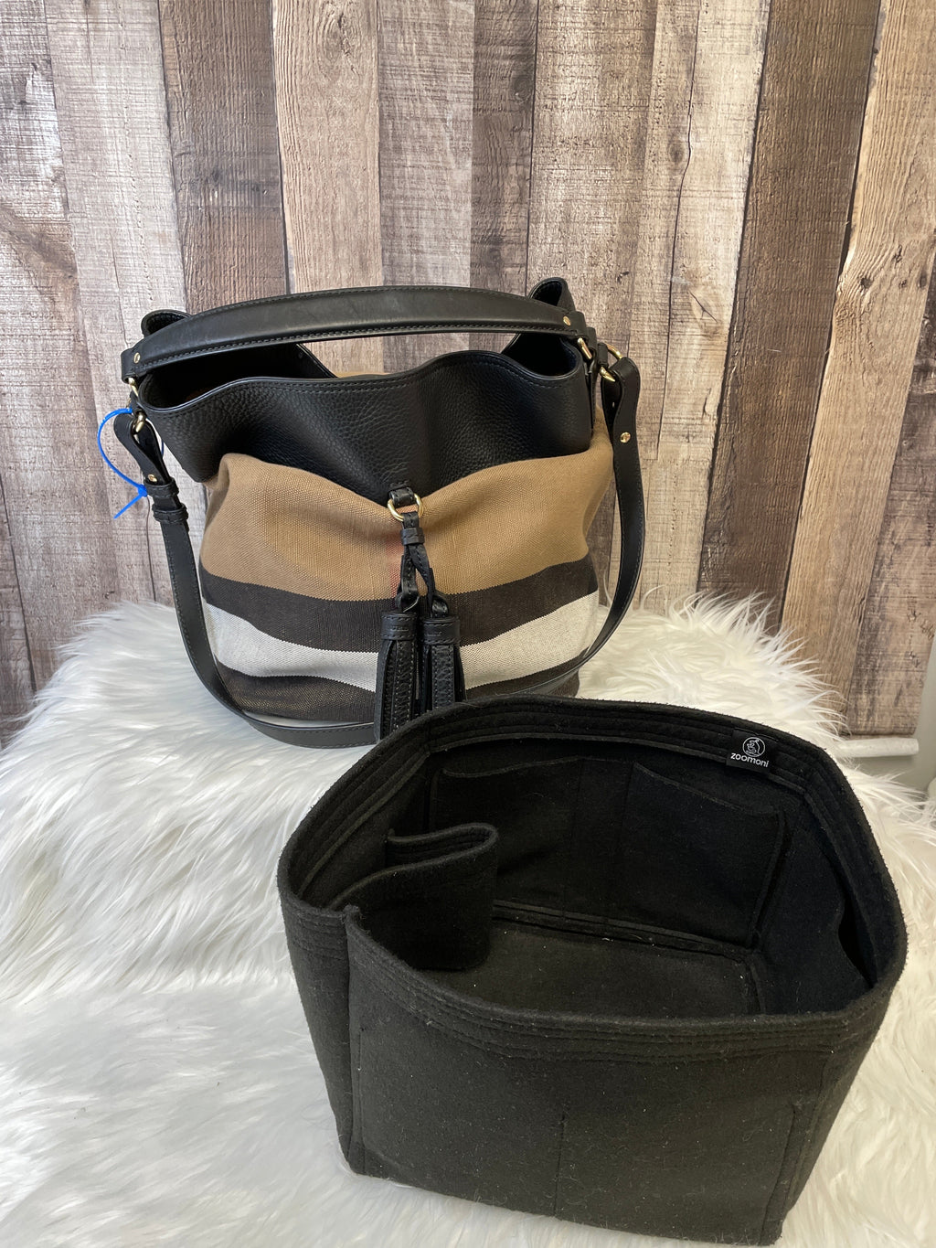 Handbag Luxury Designer By Burberry  Size: Medium