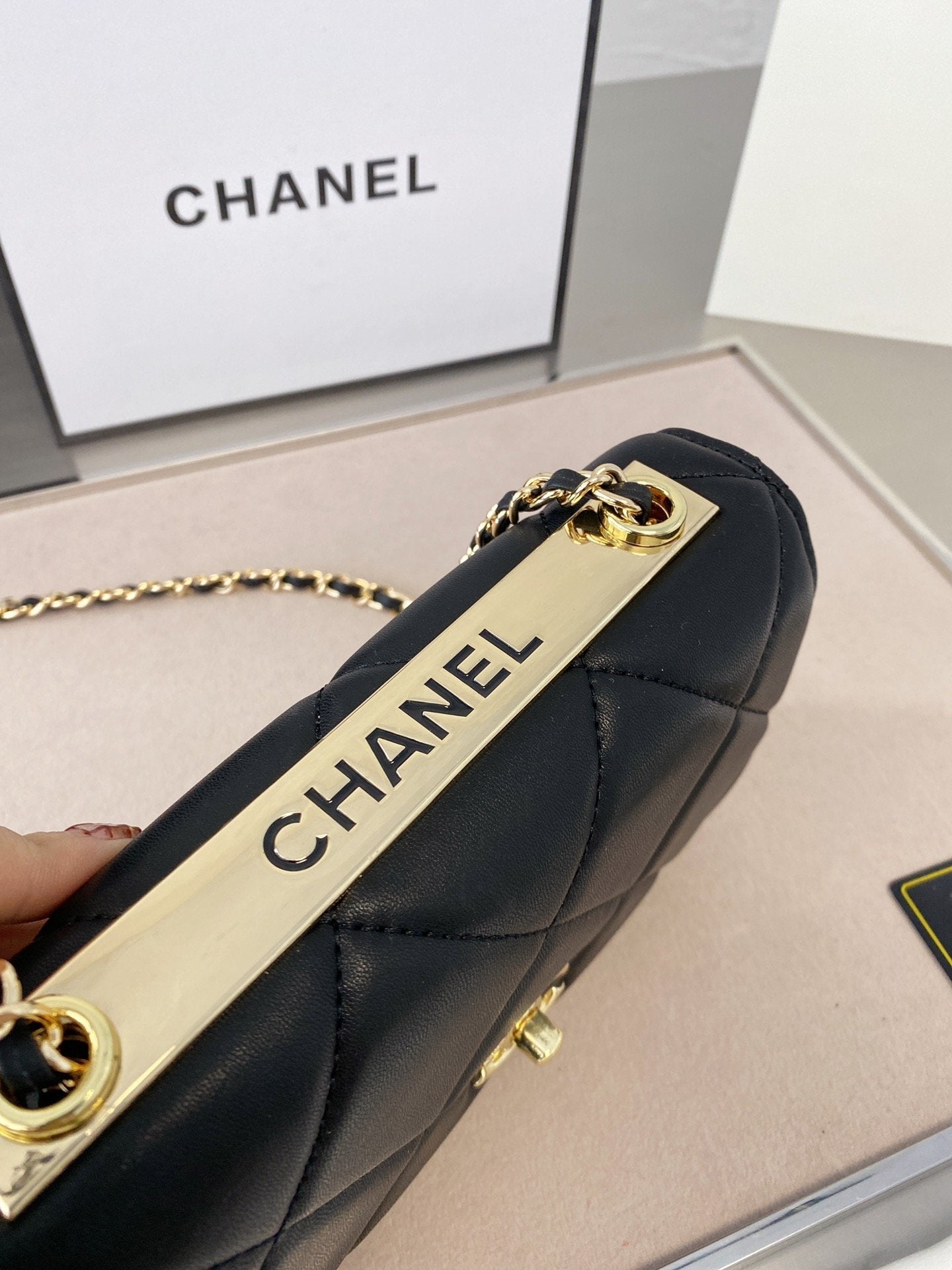 Designer Handbags Chanel 054