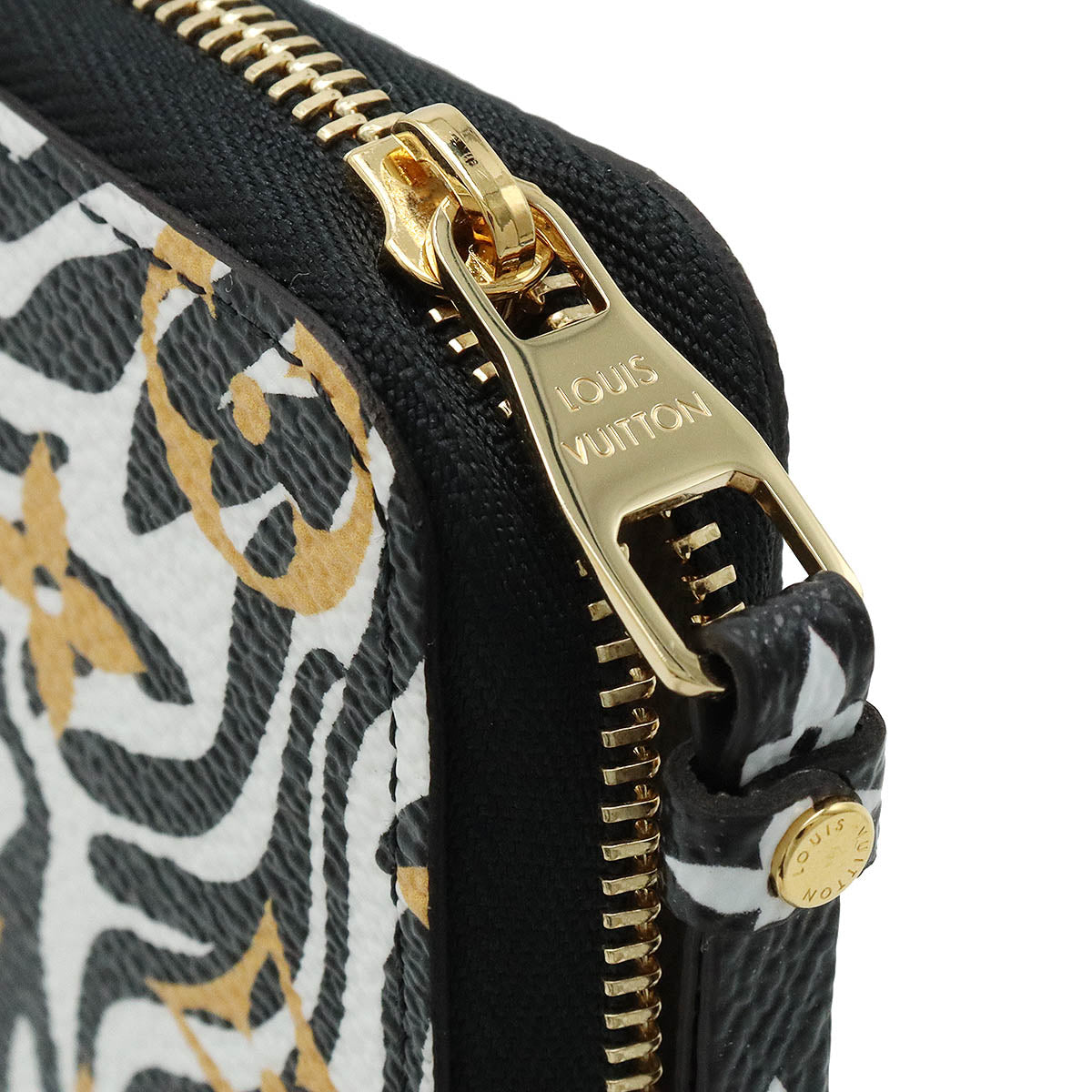 Louis Vuitton Louis Vuitton Monogram Jungle Zippy Coinpass Round Fassner Coincase Ivory M67879