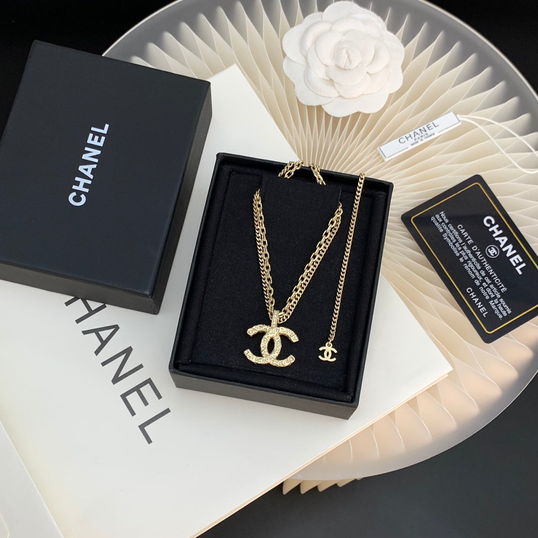BG - Holiday Necklace chanel048
