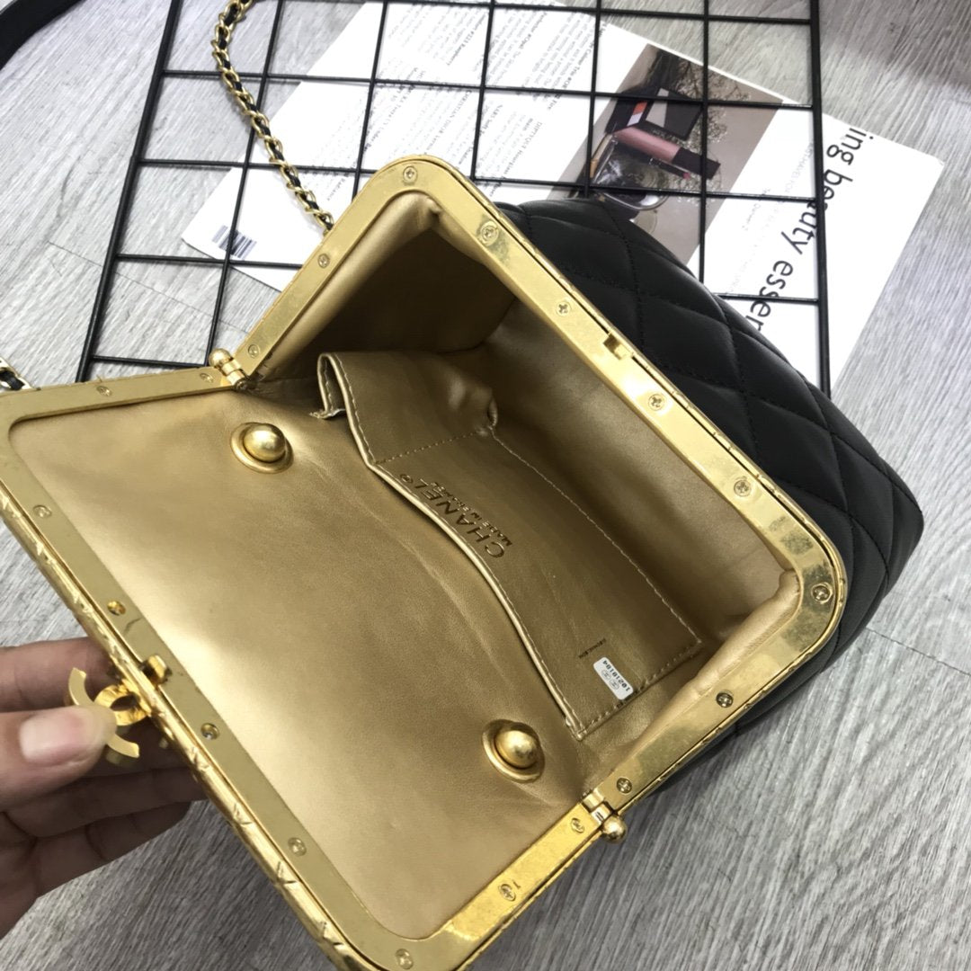 Designer Handbags Chanel 182