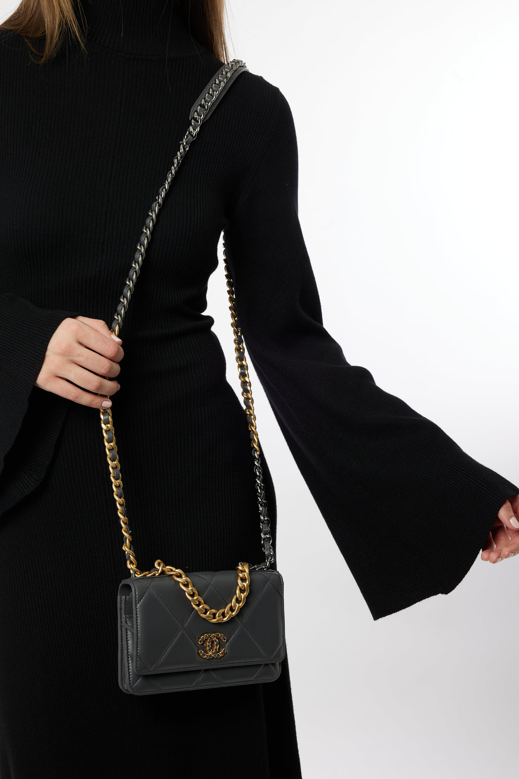 Chanel Womens 19 Wallet On Chain