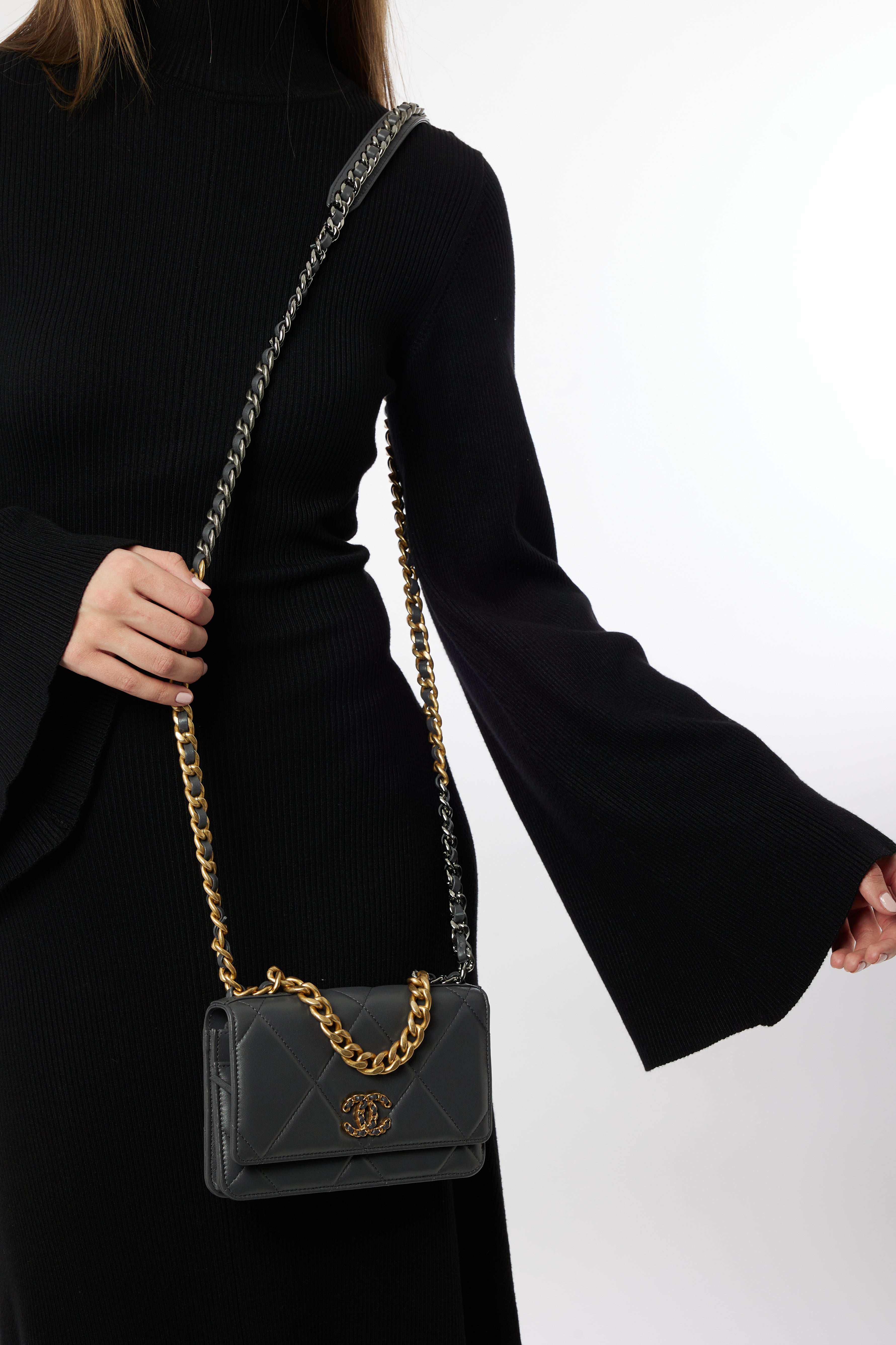 Chanel Womens 19 Wallet On Chain
