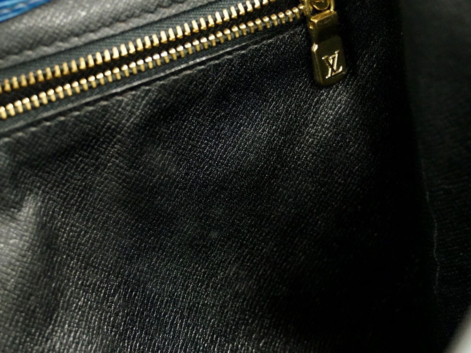 Louis Vuitton Blue Leather Montaigne handbag bag