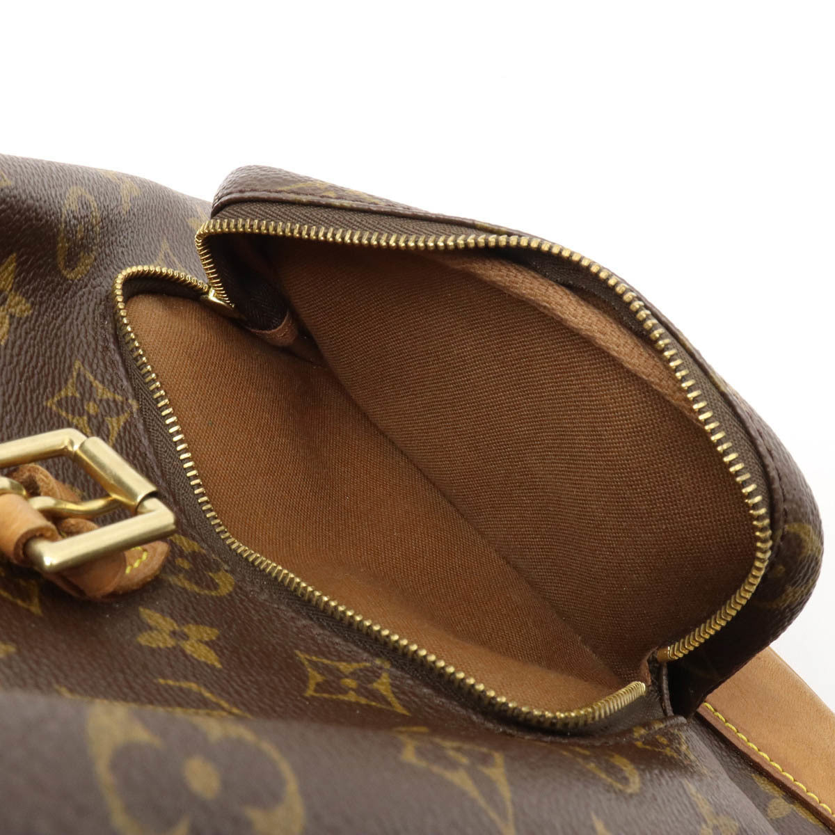 Louis Vuitton Montsouris MM M51136