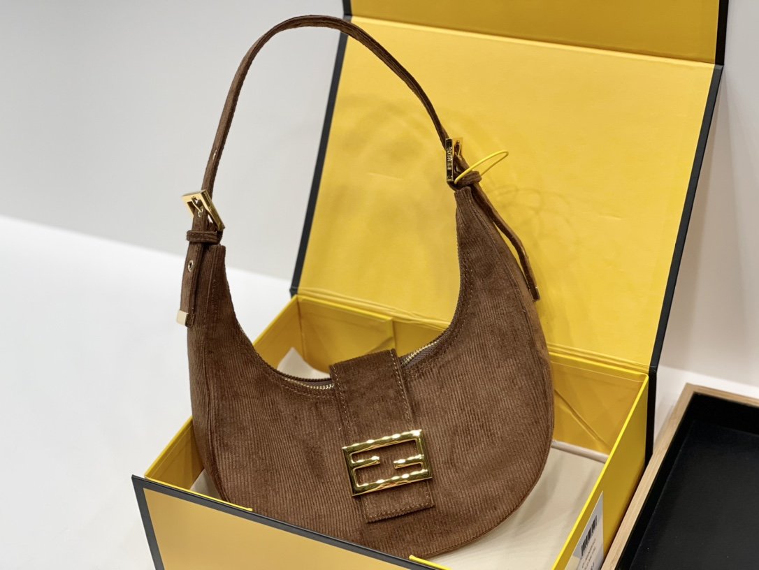 Luxury  Bags Fendi 200