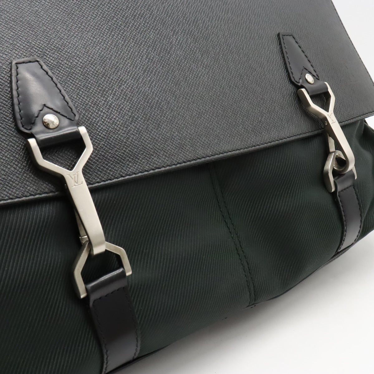 Louis Vuitton Louis Vuitton Tyga Delso Messenger Bag Black M30162