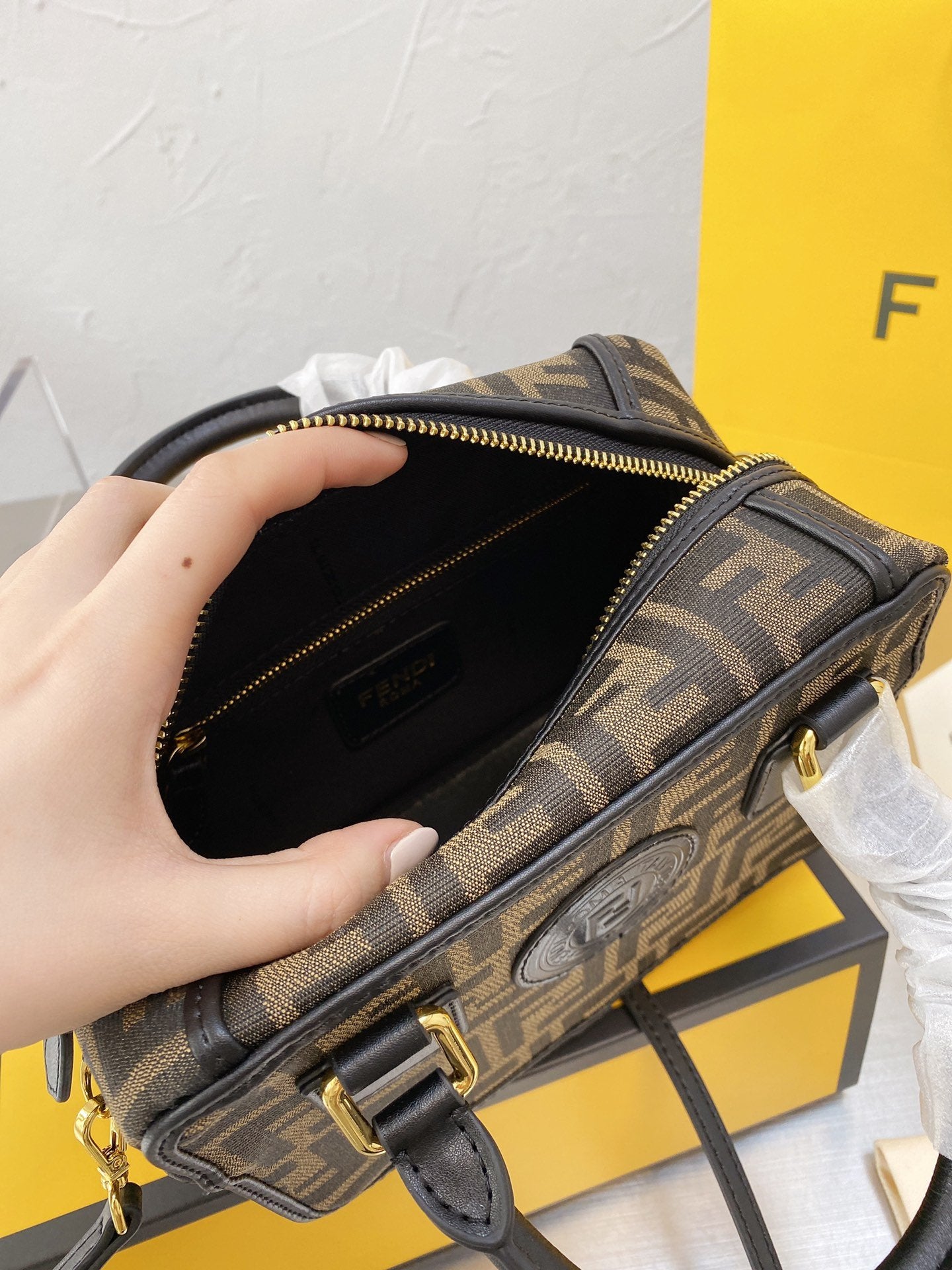 Luxury  Bags Fendi 110