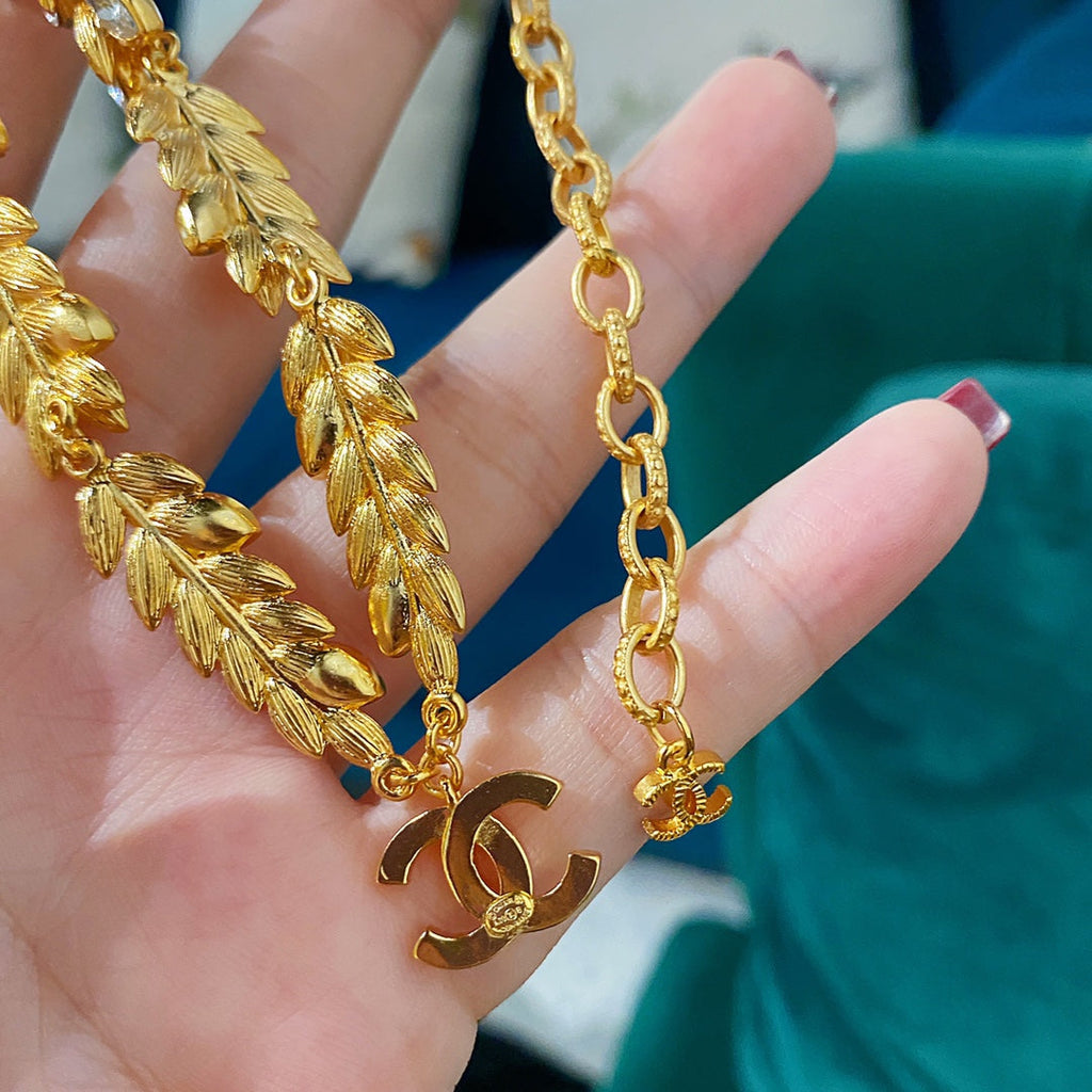 BG - Holiday Necklace chanel054