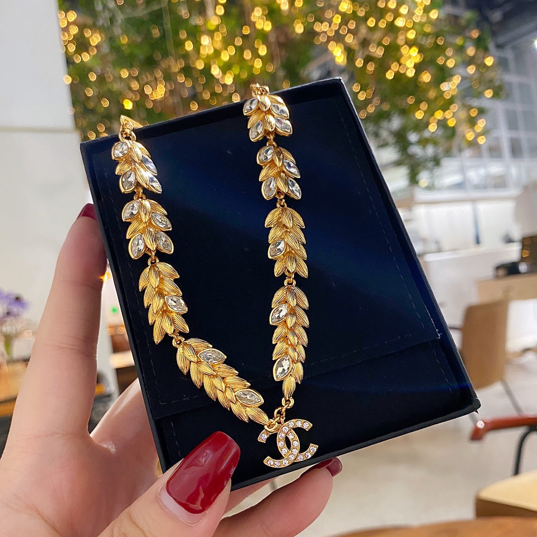 BG - Holiday Necklace chanel054