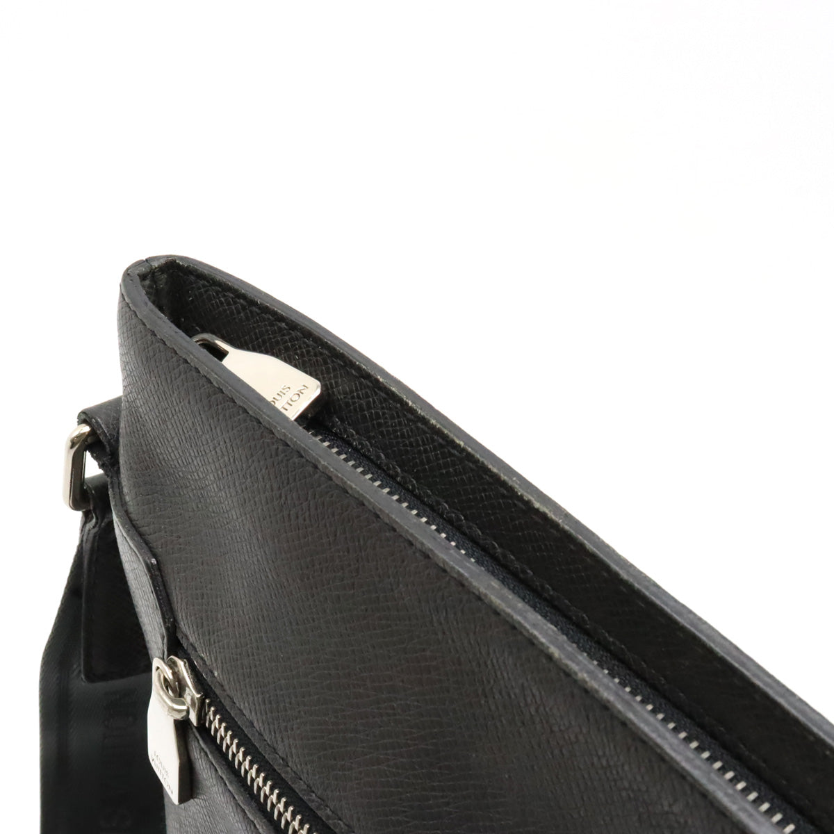 Louis Vuitton Louis Vuitton Sasha Tiger Sasha Shoulder Bag Leather Old Black Black M32712