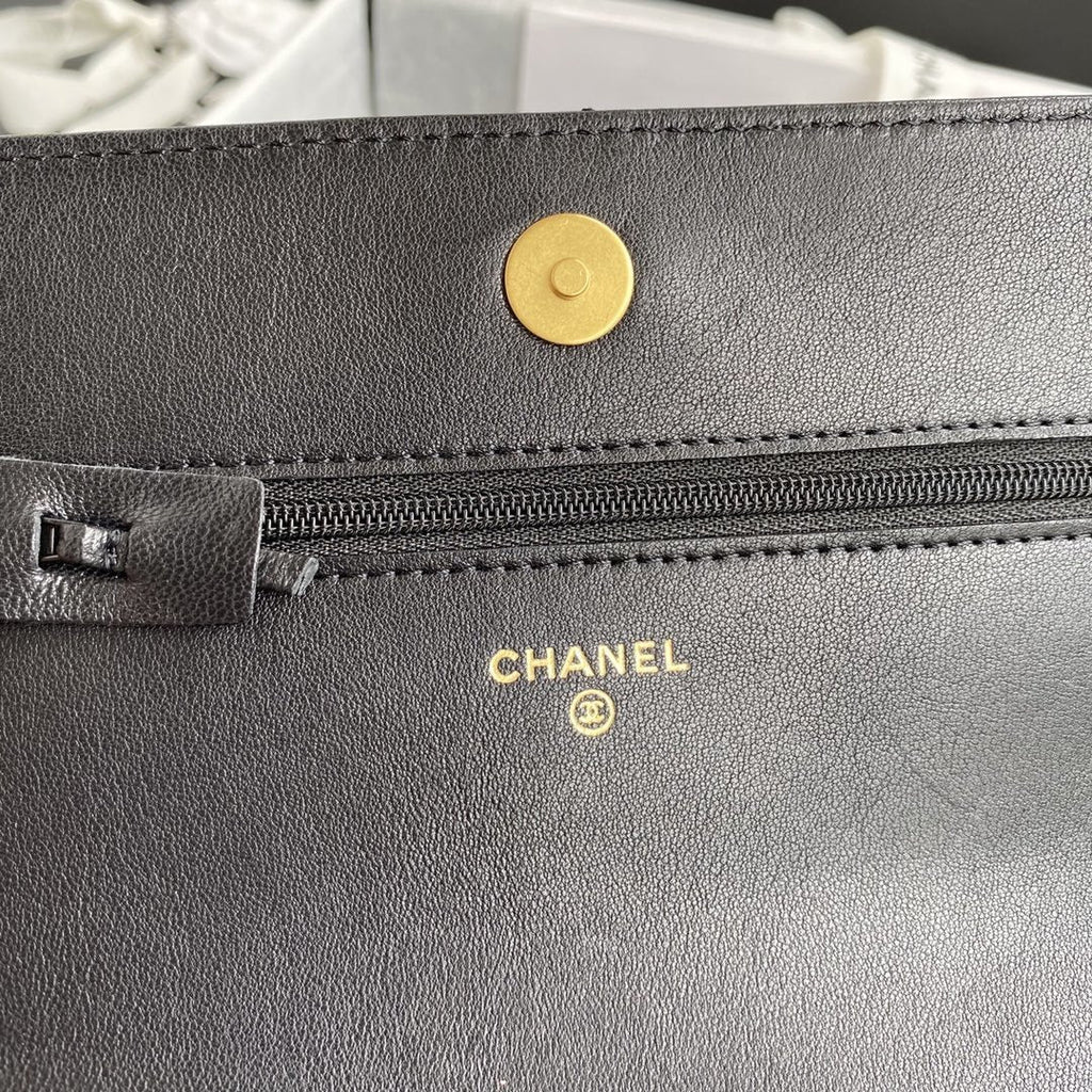 CHANEL 19 Flap Bag