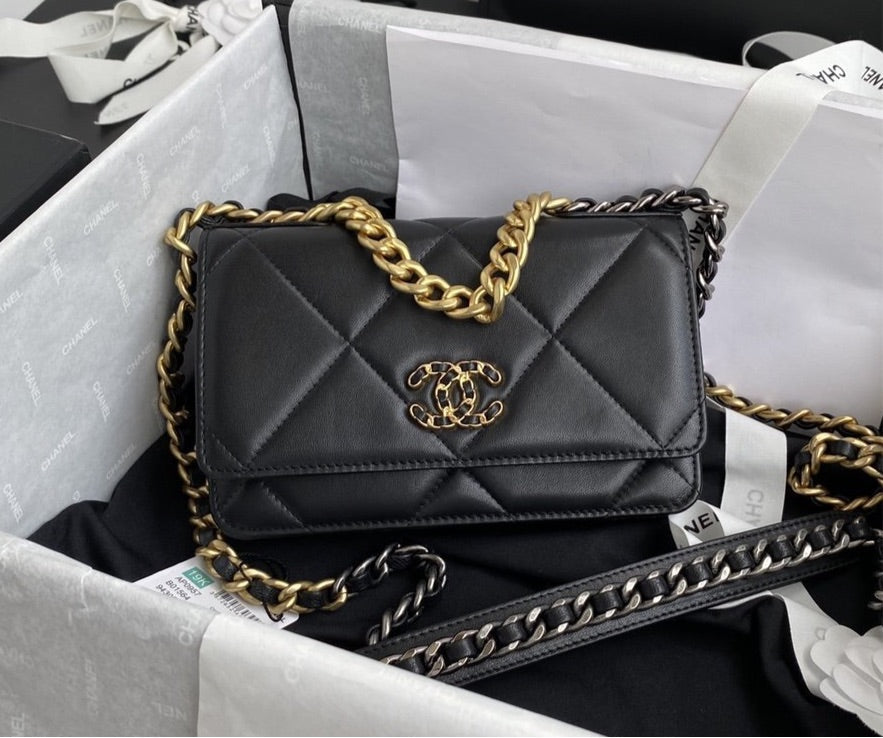 CHANEL 19 Flap Bag