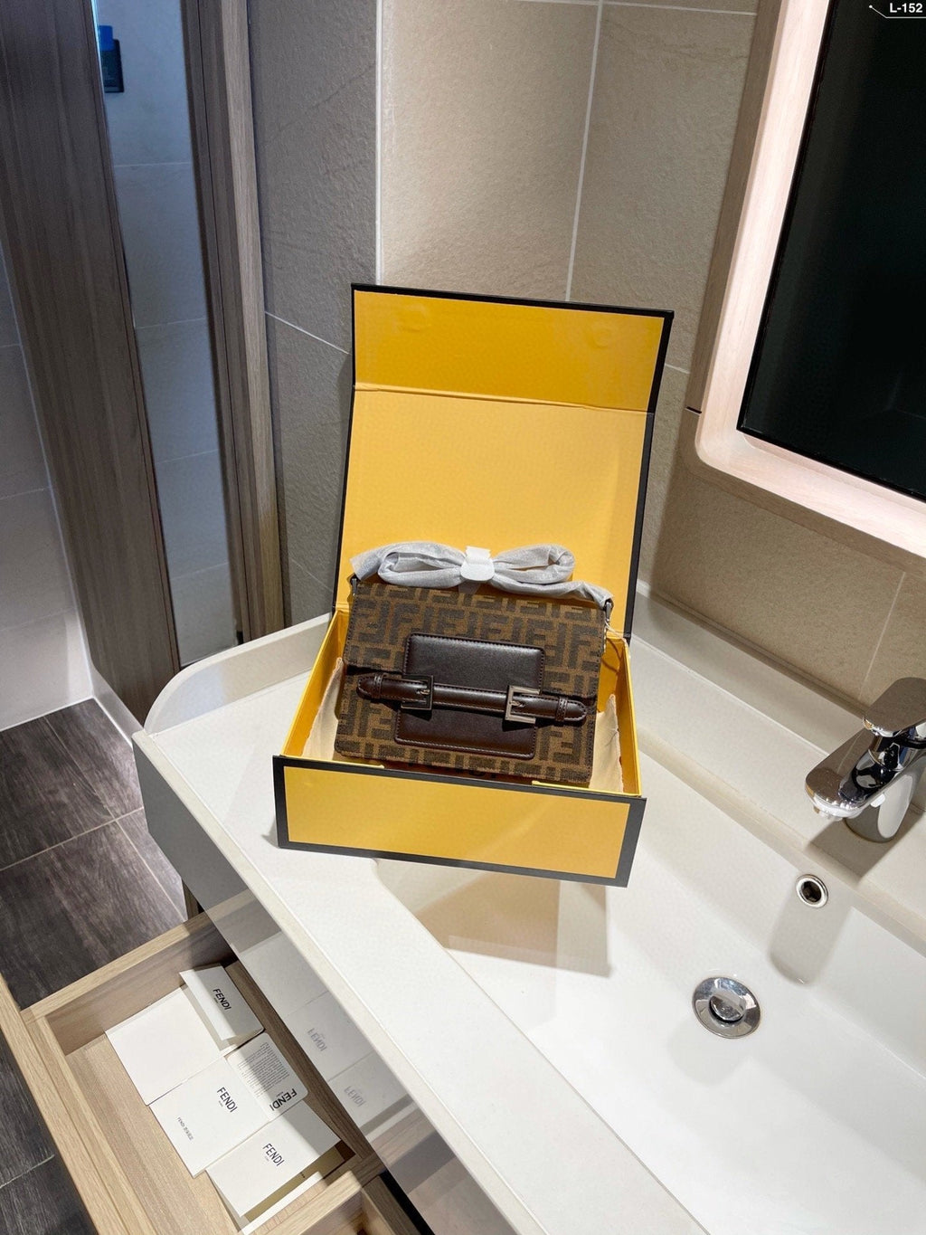 Luxury  Bags Fendi 211