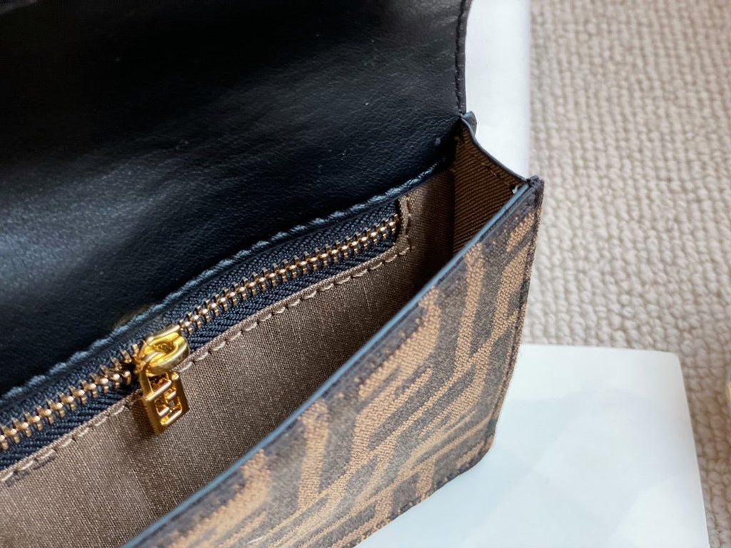 Luxury  Bags Fendi 130