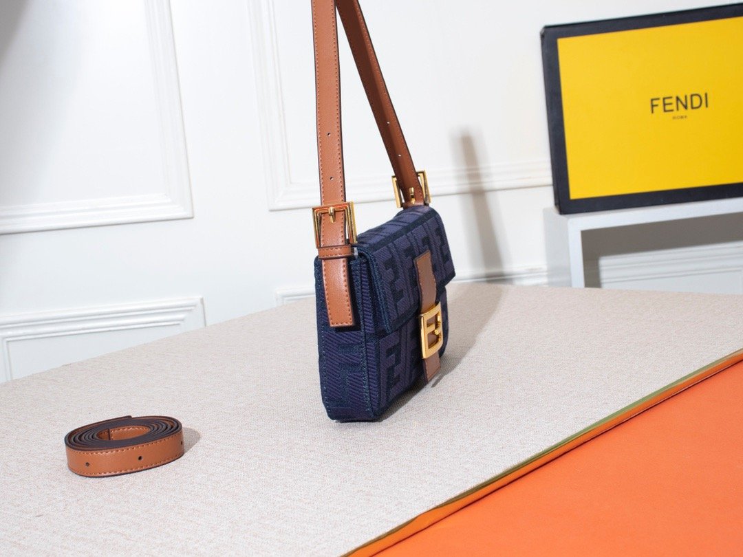 Luxury  Bags Fendi 081