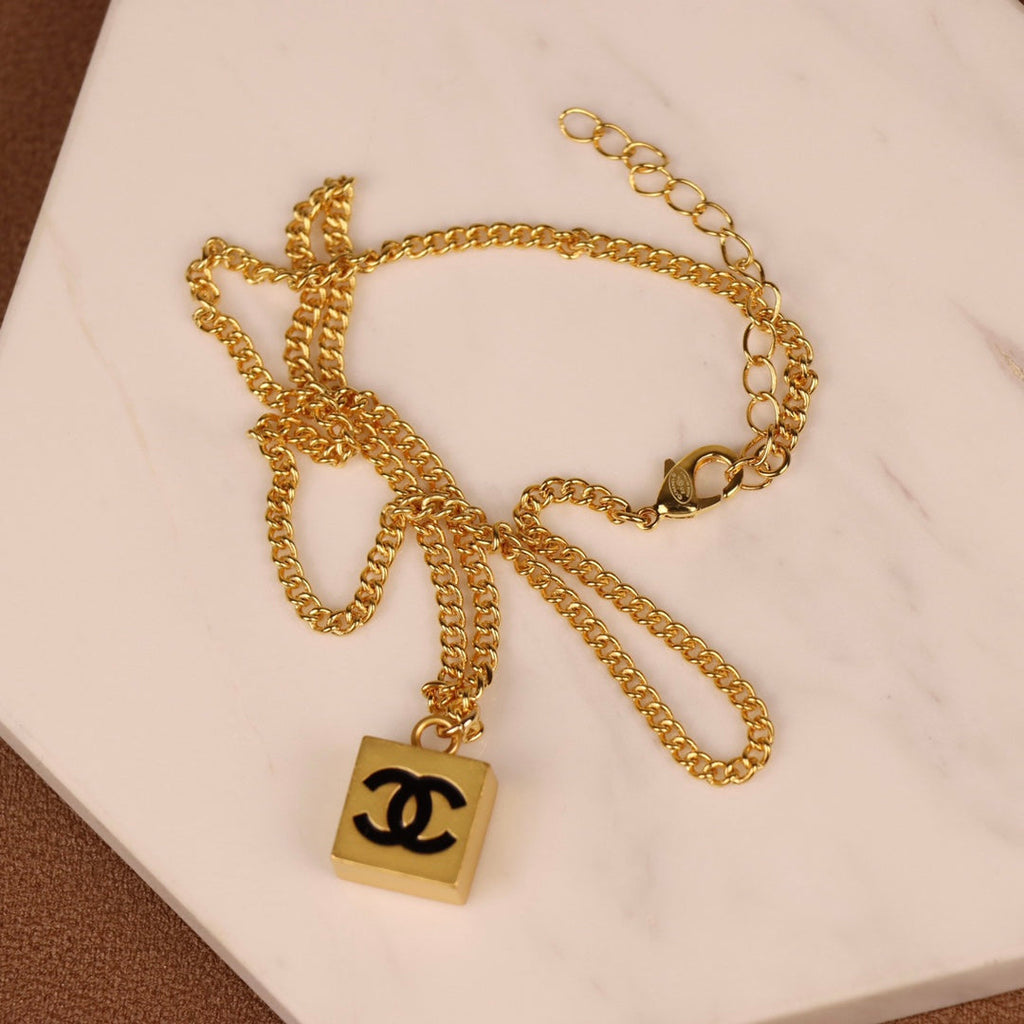 BG - Holiday Necklace chanel038