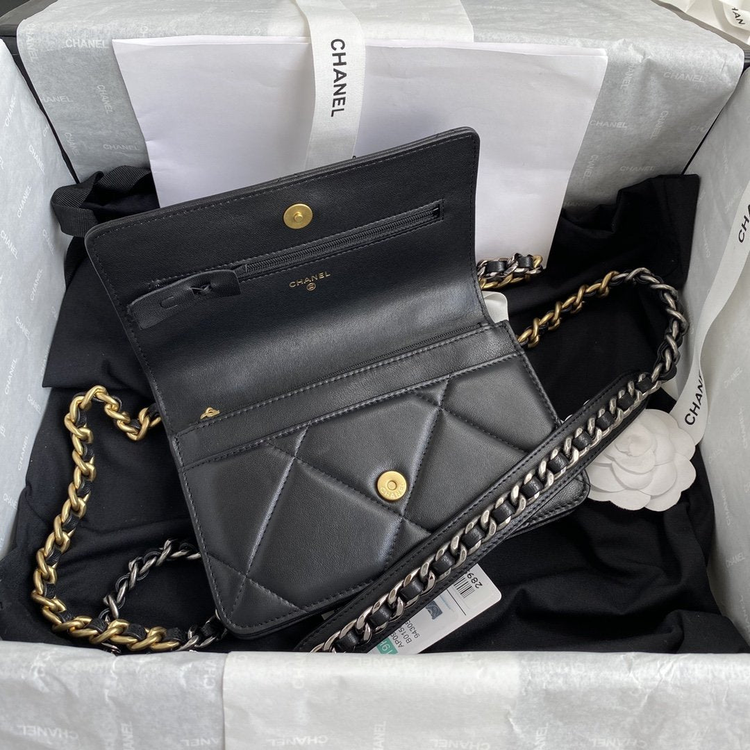 CHANEL 19 Flap Bag