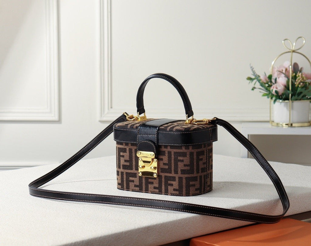 Designer Handbags Fendi 073