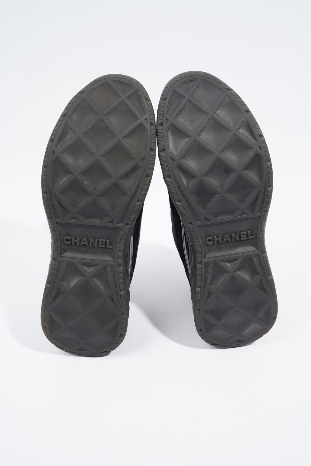 Chanel CC Logo Sneaker Black Canvas EU 39 UK 6