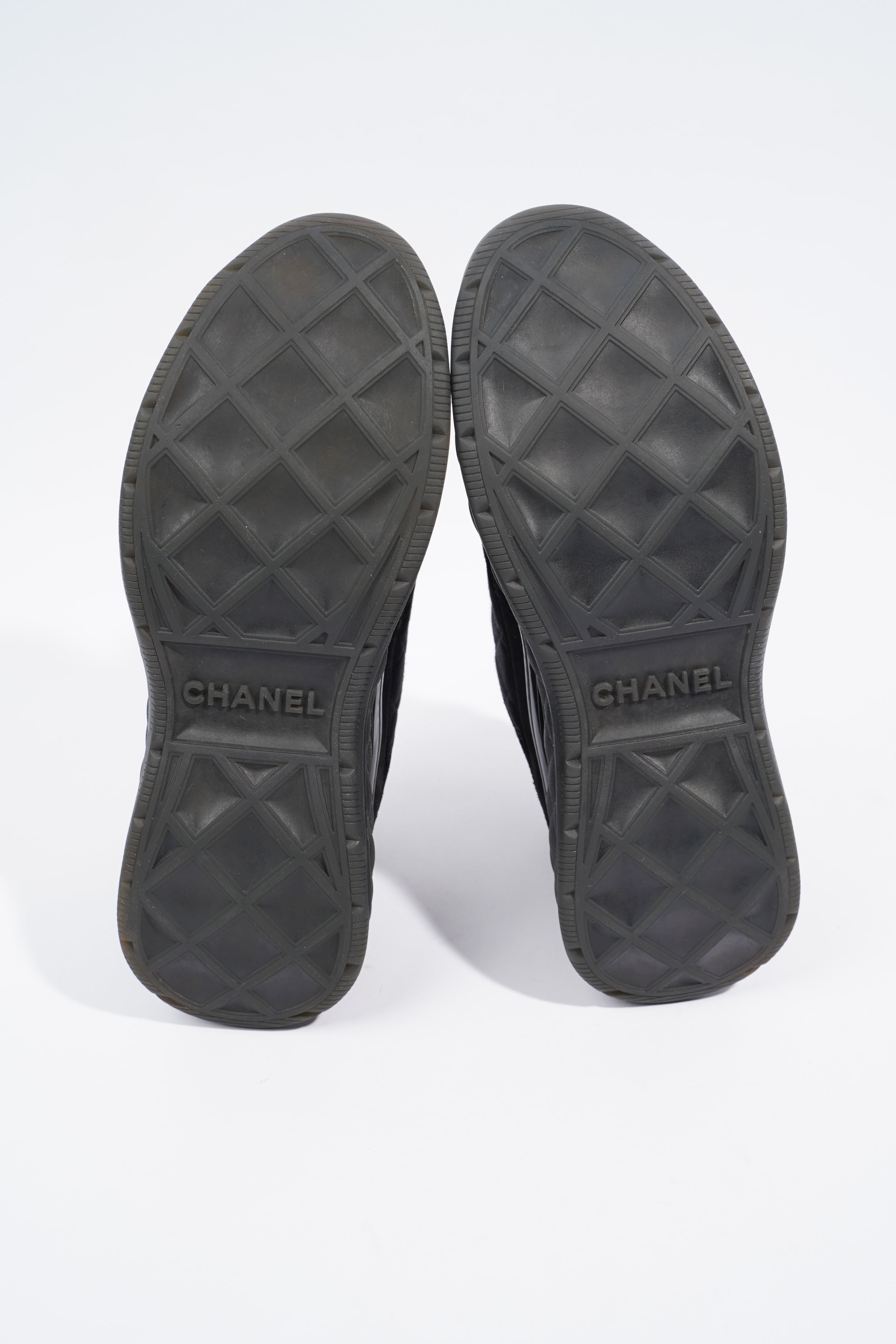 Chanel CC Logo Sneaker Black Canvas EU 39 UK 6